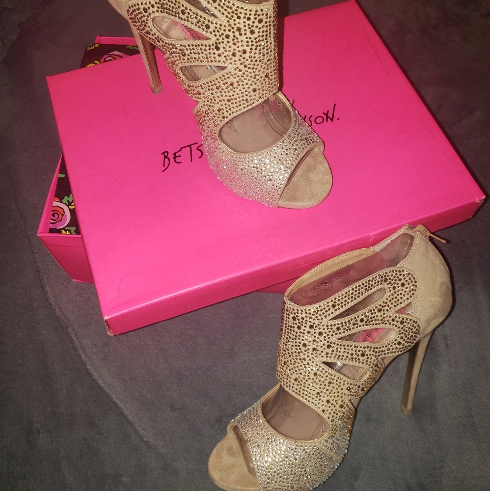 Betsey Johnson Nolaa size 8